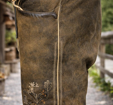 MADDOX Kurze Lederhose "Endorf" mit Gürtel und Hirschstickerei | Antik Ziller