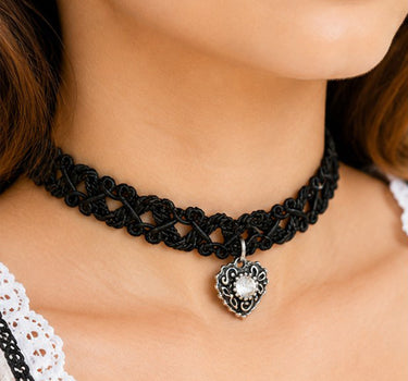 LUISIA® Spitzen Kropfband "Malina" mit Herzanhänger | Schwarz