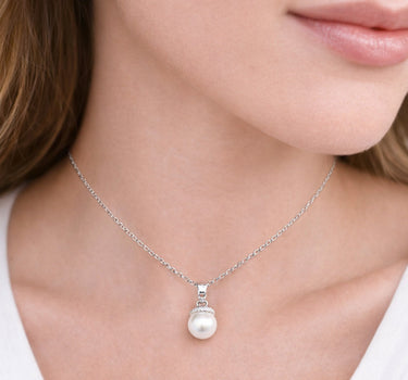 LUISIA® Halskette mit Perlen Anhänger und Premium Kristallen