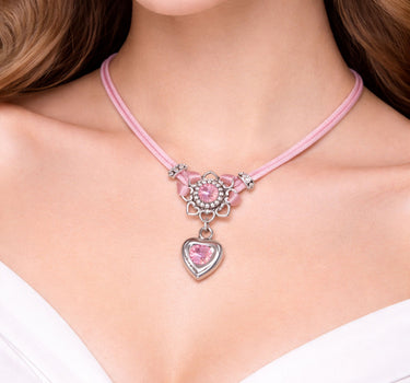 LUISIA Halskette "Chiara" mit Herzblüte, Strassherz und Premium Kristallen | Altrosa