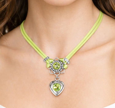 LUISIA Halskette "Chiara" mit Herzblüte, Strassherz und Premium Kristallen | Apfelgrün