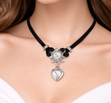 LUISIA Halskette "Chiara" mit Herzblüte, Strassherz und Premium Kristallen | Schwarz
