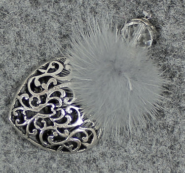 Herz Trachten Handtasche mit Herzanhänger | Dunkelgrau