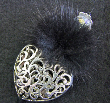 Herz Trachten Handtasche mit Herzanhänger | Schwarz