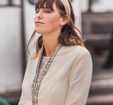 MarJo Damen Trachtenjacke "Sara" mit Rüschenbesatz | Champagner