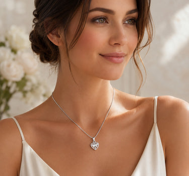 LUISIA® Halskette "Juna" mit Herz Anhänger und Kristallen von Swarovski®