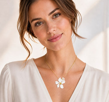 LUISIA® Halskette "Nelia" mit Blumen - 16 Karat vergoldet | Weiß