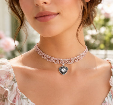 LUISIA® Spitzen Kropfband "Malina" mit Herzanhänger | Rosé