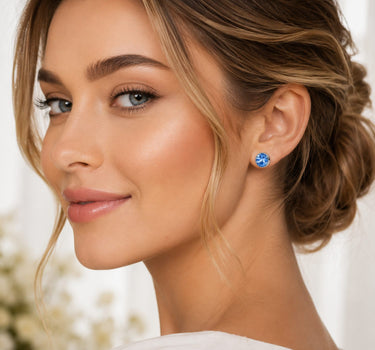 LUISIA® Solitär Ohrstecker "Joy" mit Kristallen von Swarovski® | Light Safir