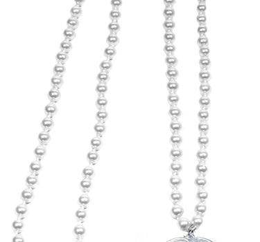 Lange Perlenkette mit silbernem Ornament