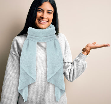 Kuscheliger Winter Schal "Eliana" 250 x 63 cm | Hellblau