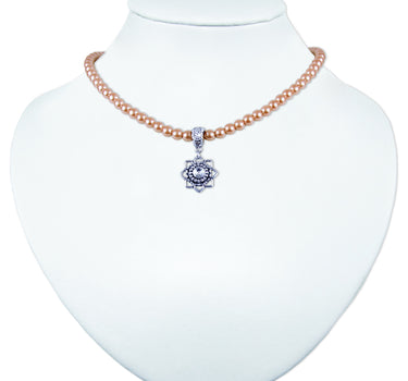 LUISIA Perlencollier Tessa mit Herzblüte - Nougat