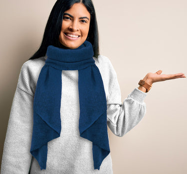 Kuscheliger Winter Schal "Eliana" 250 x 63 cm | Marineblau