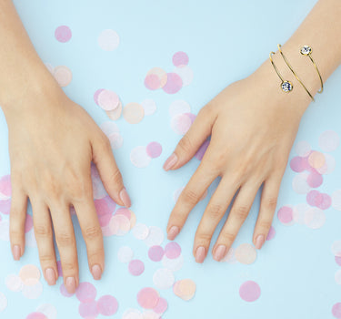 LUISIA Spiral Armreif "Fjella" mit zwei Kristallen von Swarovski - Silber / Black Diamond