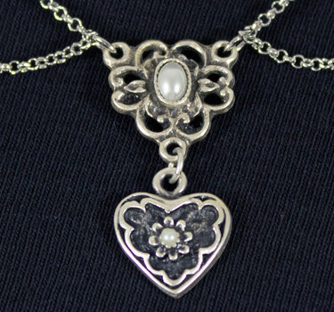 LUISIA Halskette Cecilia mit Perlenblume und Herzanhänger - Silber