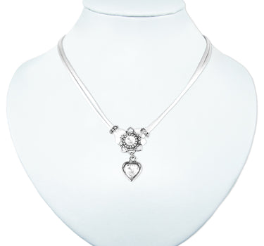 LUISIA Halskette Chiara mit Herzblüte, Strassherz und Kristallen von Swarovski - Weiß