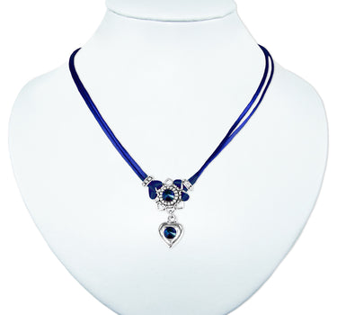 LUISIA Halskette Chiara mit Herzblüte, Strassherz und Kristallen von Swarovski - Marineblau