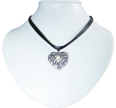 LUISIA Satin Collier Sue mit Herz Anhänger Schwarz