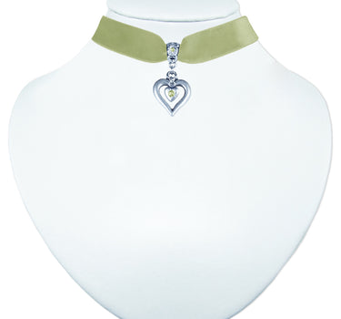 LUISIA® Samt Kropfband "Heart in Heart" | Lindgrün