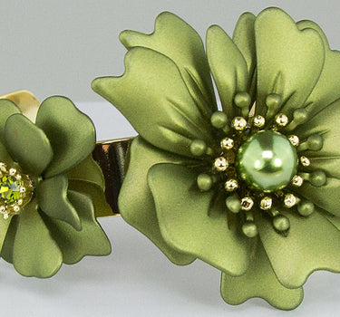 LUISIA Armreif Armspange Nelia mit Blumen - 16 Karat vergoldet Olivgrün