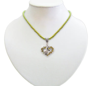 LUISIA Kordelkette Svea mit Herzanhänger und Glückskäfer - Hellgrün