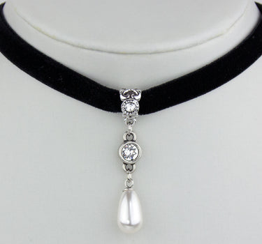 LUISIA Samt Kropfband Larea mit Kristallen und Perle von Swarovski