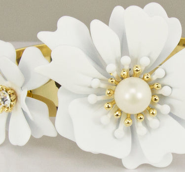 LUISIA Armreif Armspange Nelia mit Blumen - 16 Karat vergoldet Weiß