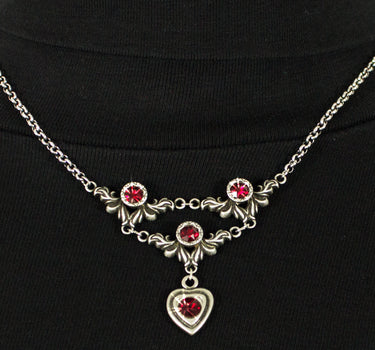 LUISIA Halskette Isabel mit Herz und Kristallen von Swarovski - Rot