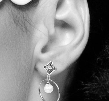 LUISIA Ohrstecker mit Ring, Perle und Kristallen von Swarovski - Grau