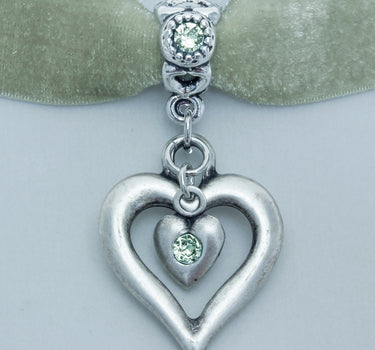 LUISIA® Samt Kropfband "Heart in Heart" | Lindgrün