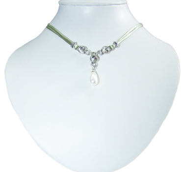 LUISIA Halskette Cami mit Kristallen von Swarovski und Perle - Lindgrün