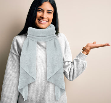 Kuscheliger Winter Schal "Eliana" 250 x 63 cm | Hellgrau