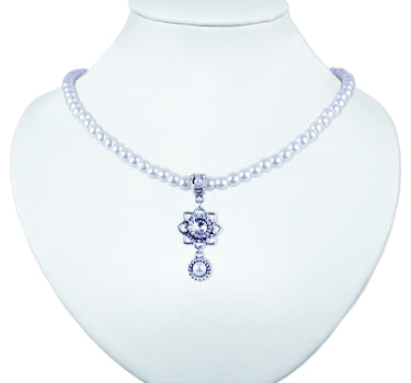 LUISIA Perlenkette mit Anhänger Herzblüte und Perlenanhänger