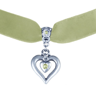 LUISIA® Samt Kropfband "Heart in Heart" | Lindgrün